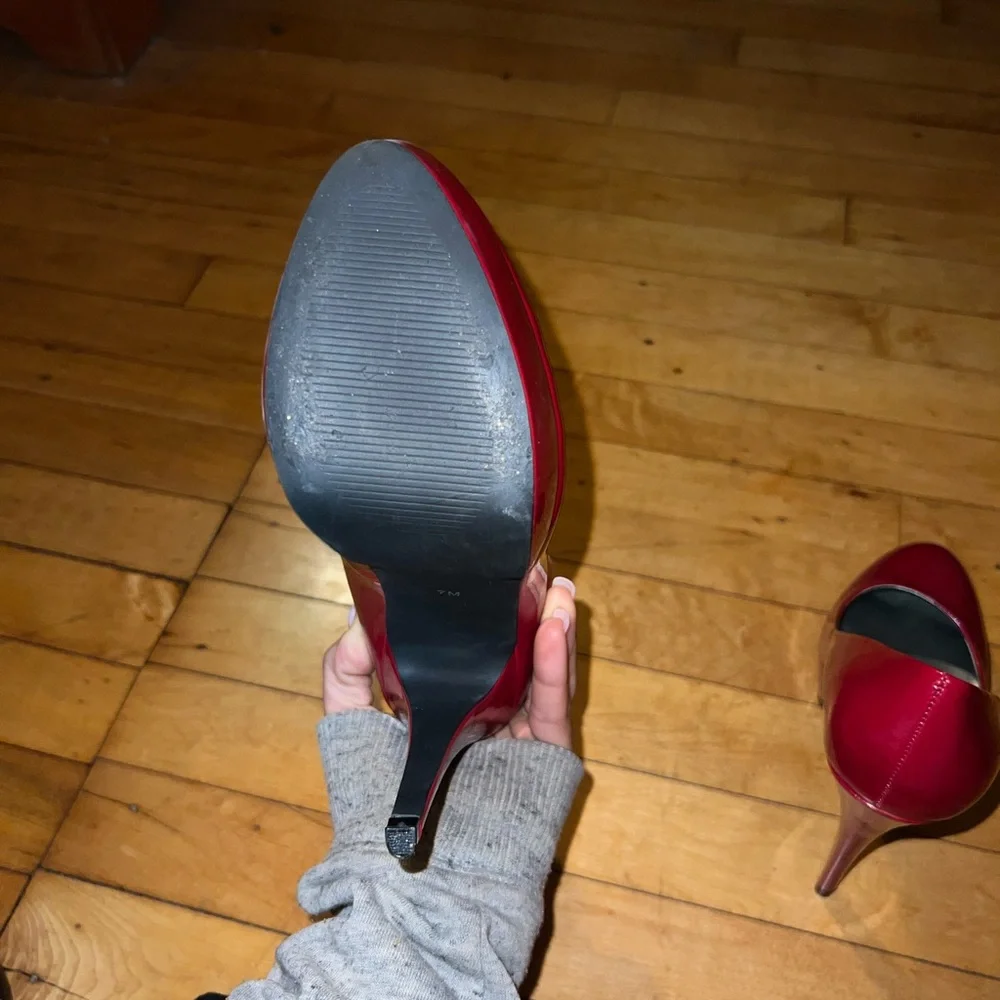 Guess Red Heels Size 7 - Picture 6 of 6